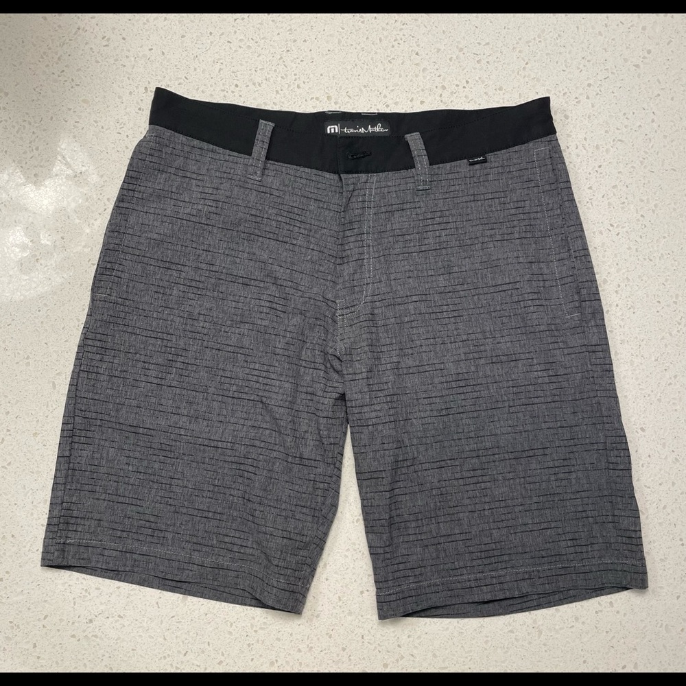 Travis Mathew Gray Striped Polyester Shorts Flat Front Pockets Men Size 32